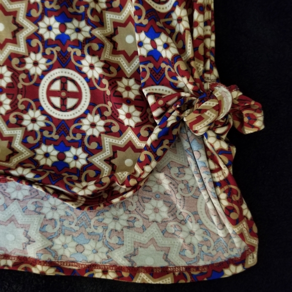 🤍 EUC LuLaRoe Red & Brown Shirt Size S - Picture 2 of 8